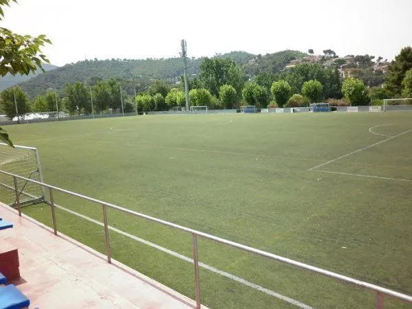 Camp De Futbol Municipal Montmeló - centro deportivo en Montmeló