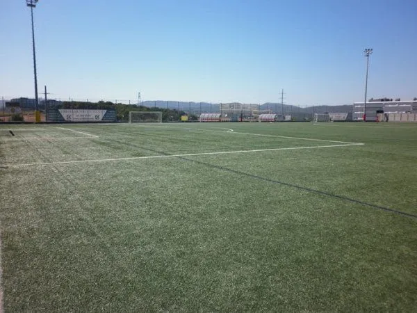 Campo De Futbol 25 De Setembre Rubí - centro deportivo en Rubí