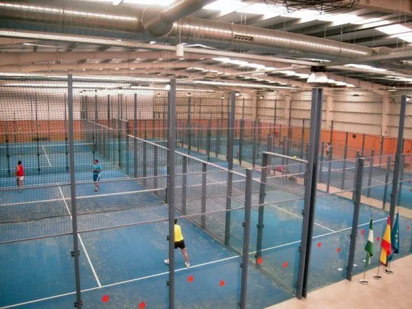 Club De Padel La Dormilona - centro deportivo en San Roque