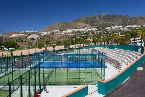 Club De Padel Los Caballeros - centro deportivo en Benalmádena