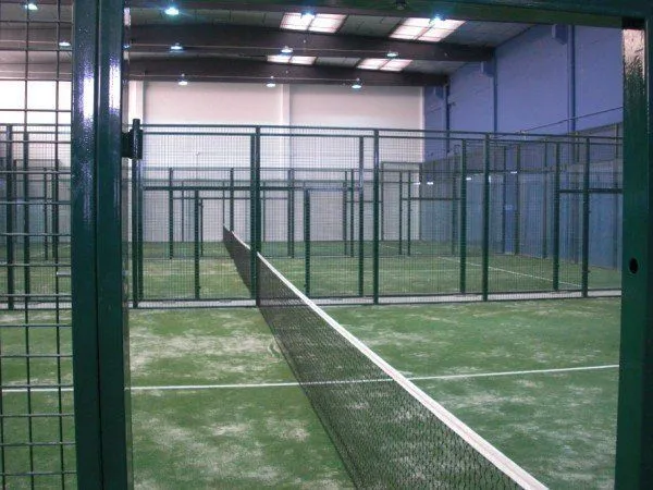 Club De Padel Valencia Indoor - centro deportivo en Paterna