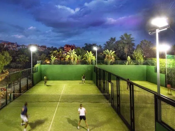 Club De Padel Vasari - centro deportivo en Marbella
