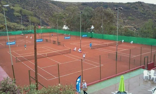 Club De Tenis La Cima - centro deportivo en Telde