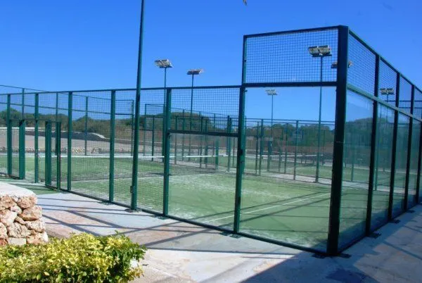Club De Tenis Mahón - centro deportivo en Maó