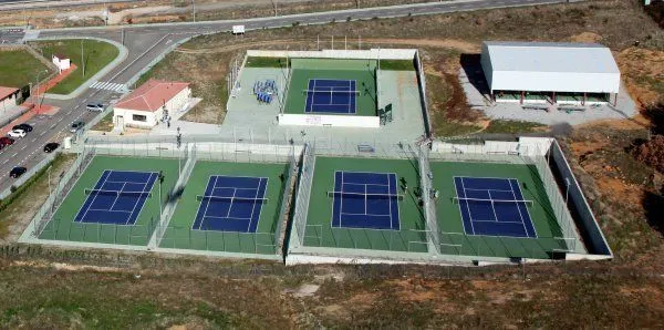 Club De Tenis Y Padel Béjar La Cerrallana - centro deportivo en Béjar