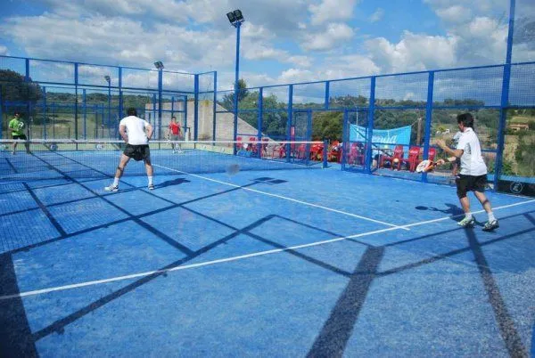 Club De Tenis Y Padel De Barbastro - centro deportivo en Barbastro