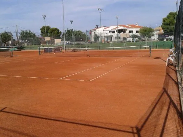 Club De Tenis Y Padel Naquera - centro deportivo en Náquera