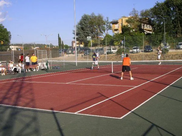 Club De Tennis Caldes - centro deportivo en Caldes de Malavella