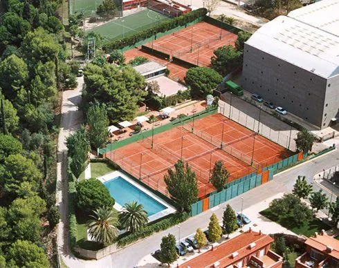 Club De Tennis El Molí - centro deportivo en Sant Joan Despí