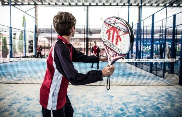 Club Padel Holos - Salesianos Carabanchel - centro deportivo en Madrid
