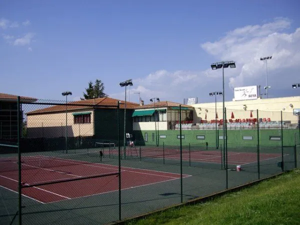 Club Tennis Seva - centro deportivo en Seva