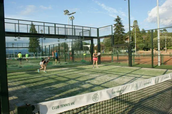 Club Tennis Vic - centro deportivo en Gurb