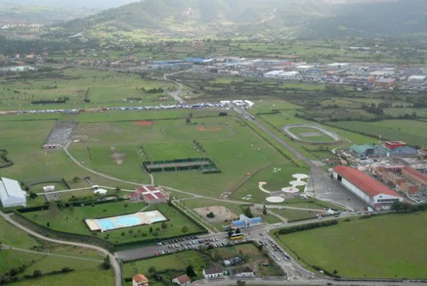 Complejo Deportivo La Morgal - centro deportivo en Llanera