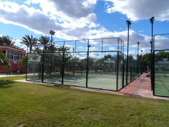 Complejo Peñasol Pádel - centro deportivo en Riba-roja de Turia