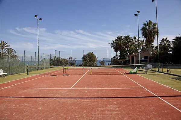 Deuce Racket Club - centro deportivo en Sant Joan d'Alacant