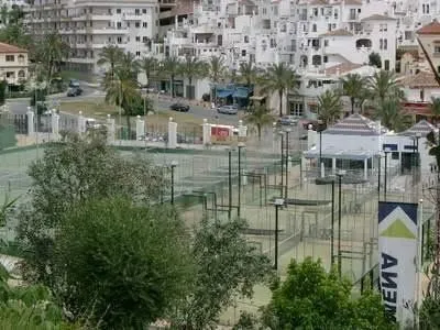 Merlin Club De Raqueta Benalmádena - centro deportivo en Benalmádena