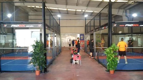 Padbol Group Penedès - centro deportivo en Vilafranca del Penedés