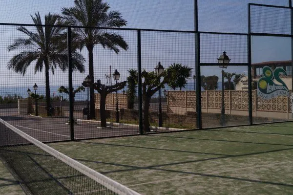 Padel 28 Castell De Mata - centro deportivo en Mataró