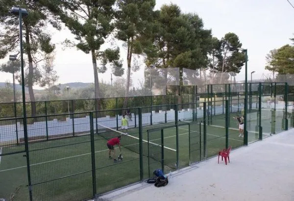 Padel Hotel Santa Barbara - Andorra Teruel - centro deportivo en Andorra