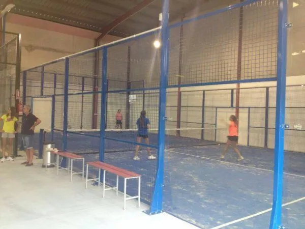 Padel Indoor Ayamonte: Sube A La Red - centro deportivo en Ayamonte