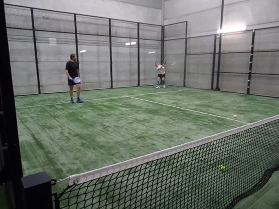 Padel Indoor Cáceres - centro deportivo en Cáceres