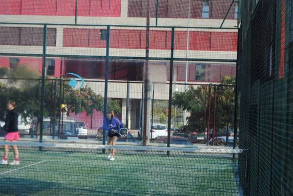 Pádel La Ribera - centro deportivo en Logroño