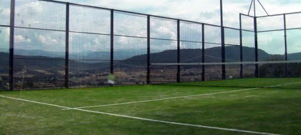 Pádel La Torre Blanca - centro deportivo en Cardona