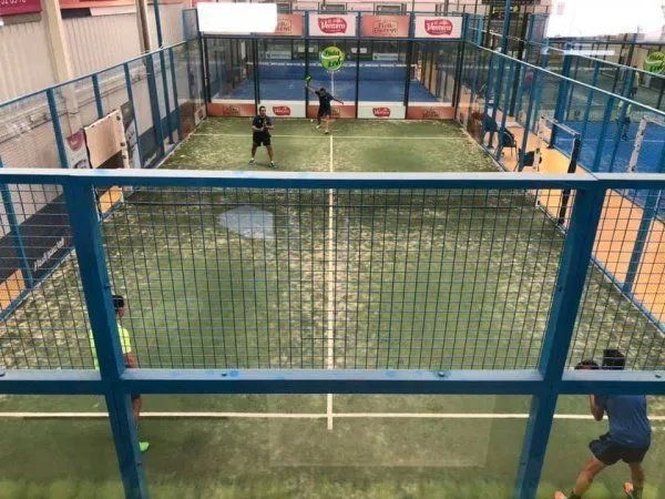 Padel Live Indoor - centro deportivo en Aldeamayor de San Martín