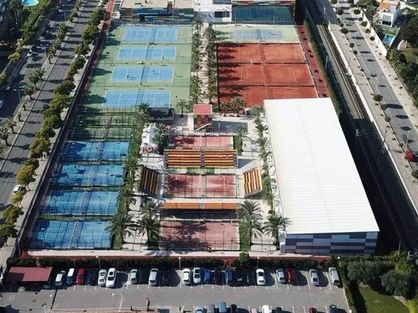 Padeltron Arena - centro deportivo en Sant Joan d'Alacant