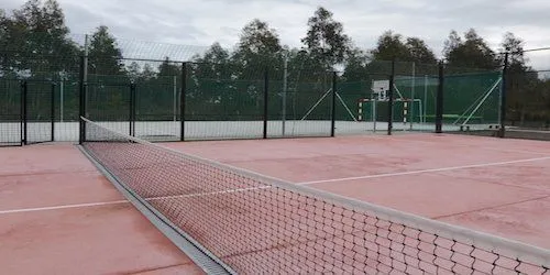 Pista De Padel Camping Villaviciosa - centro deportivo en Villaviciosa