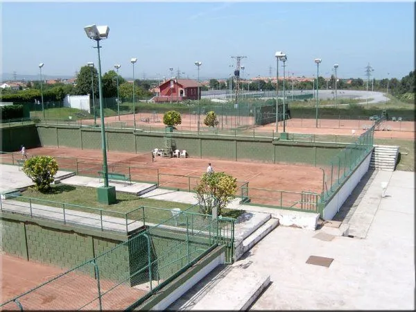 Real Club De Tenis Avilés - centro deportivo en Avilés