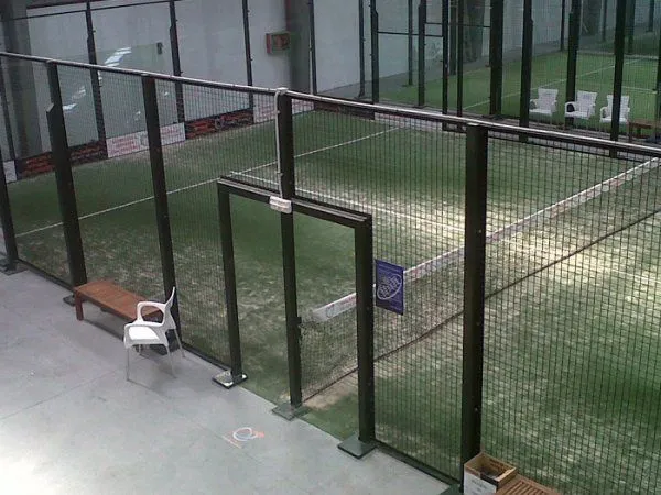 School Padel Center Indoor Ferrol - centro deportivo en Narón