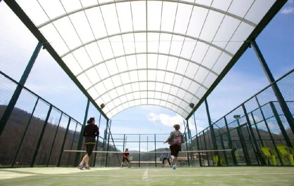 Solana Complex Esportiu - centro deportivo en Ripoll