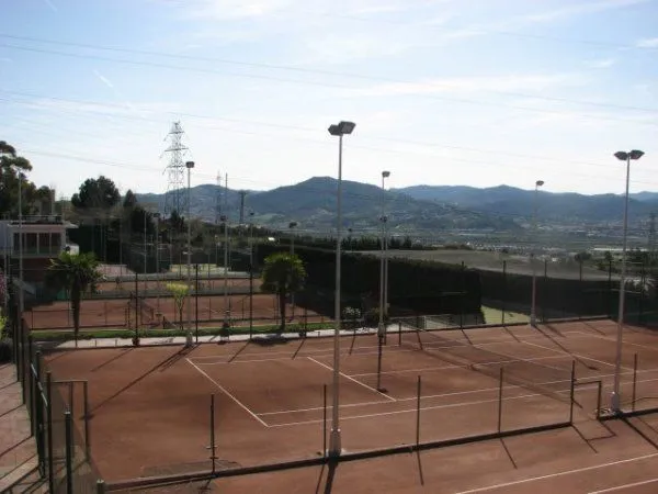 Tennis Sant Jordi - centro deportivo en Sant Feliu de Llobregat