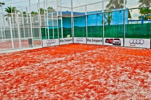 Village Padel Club - centro deportivo en Sant Feliu de Llobregat
